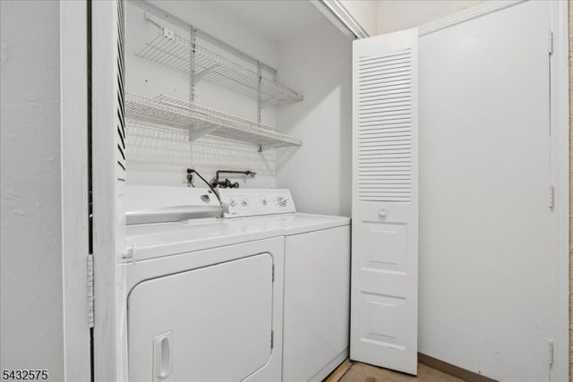 6001 N Oaks Blvd 6001, North Brunswick Twp., NJ 08902
