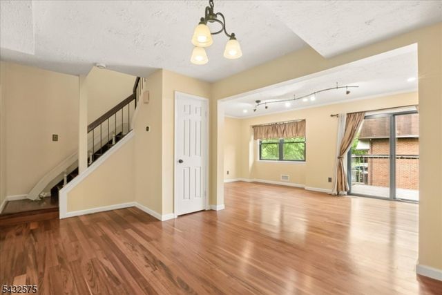 6001 N Oaks Blvd 6001, North Brunswick Twp., NJ 08902