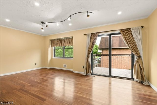 6001 N Oaks Blvd 6001, North Brunswick Twp., NJ 08902