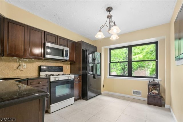 6001 N Oaks Blvd 6001, North Brunswick Twp., NJ 08902