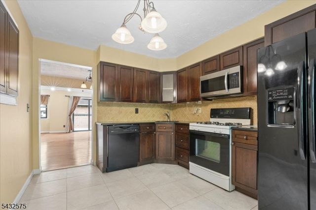 6001 N Oaks Blvd 6001, North Brunswick Twp., NJ 08902
