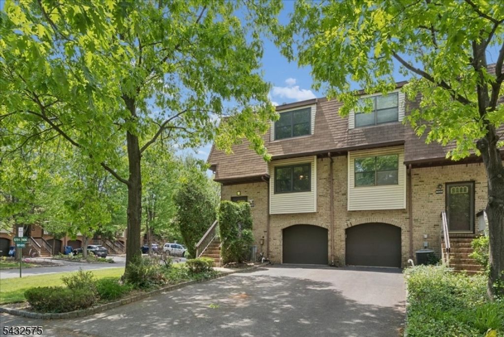 6001 N Oaks Blvd 6001, North Brunswick Twp., NJ 08902
