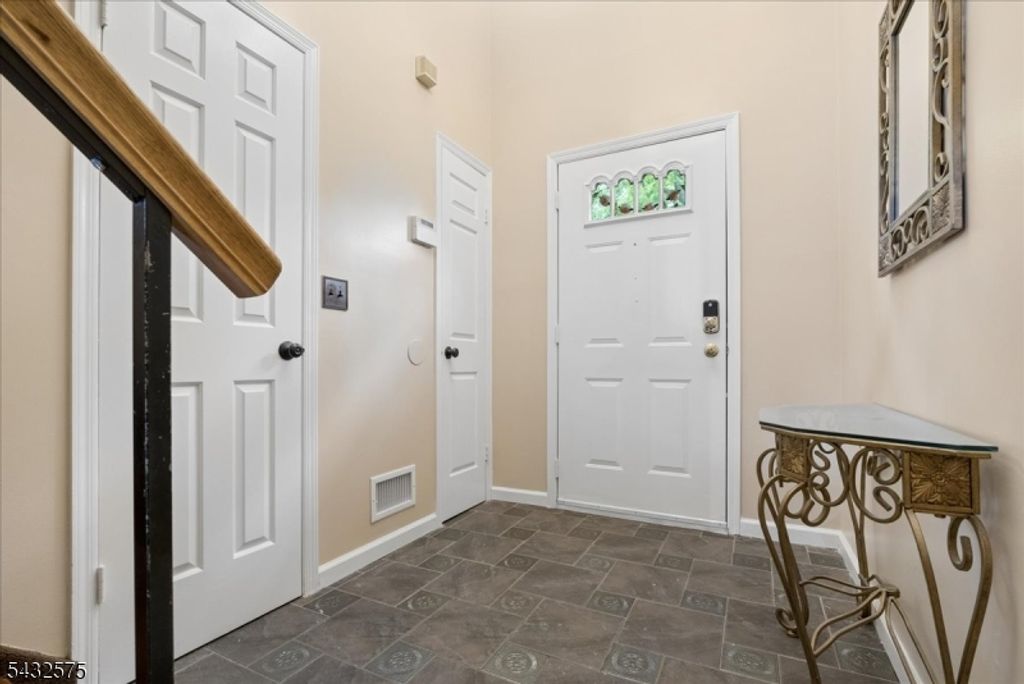 6001 N Oaks Blvd 6001, North Brunswick Twp., NJ 08902 — photo 3