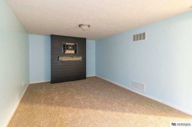 5328 Fontenelle, Omaha, NE 68111