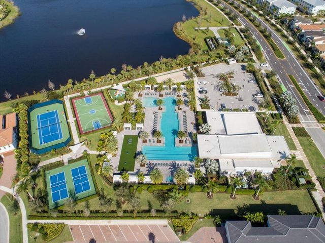 8125 Hobbes Way, Palm Beach Gardens, FL 33418