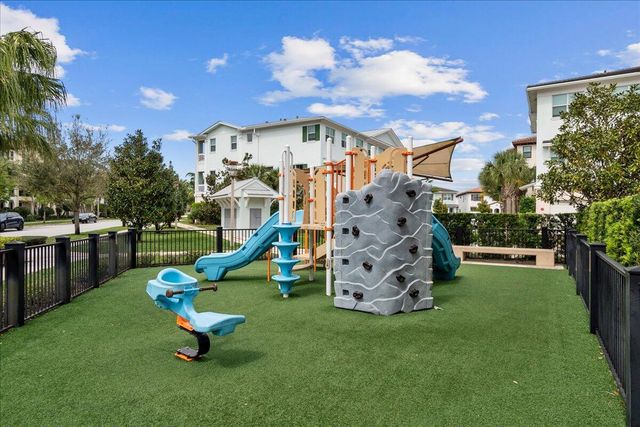 8125 Hobbes Way, Palm Beach Gardens, FL 33418