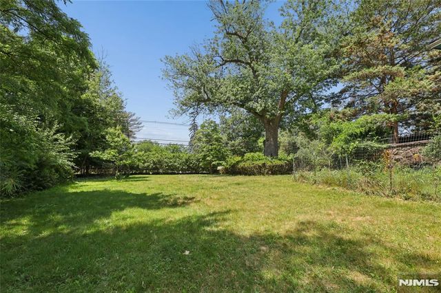 260 Knickerbocker Road, Tenafly, NJ 07670
