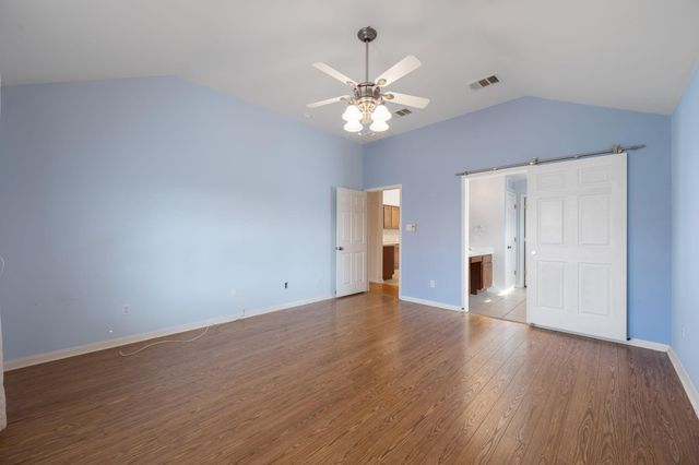 215 Kerley DR, Hutto, TX 78634