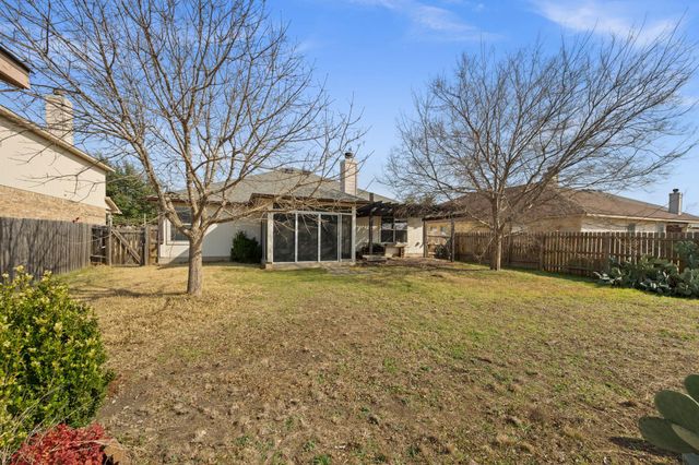 215 Kerley DR, Hutto, TX 78634