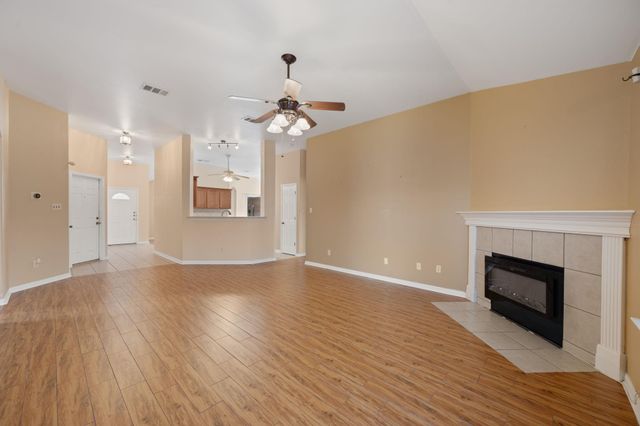 215 Kerley DR, Hutto, TX 78634