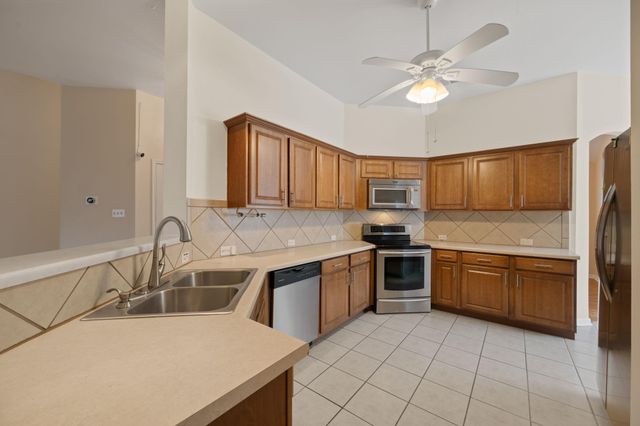 215 Kerley DR, Hutto, TX 78634