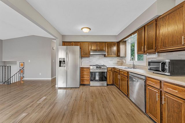 1674 Walnut Lane, Eagan, MN 55122
