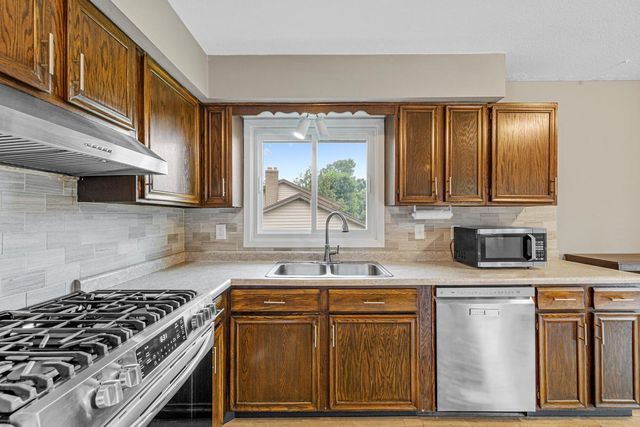 1674 Walnut Lane, Eagan, MN 55122