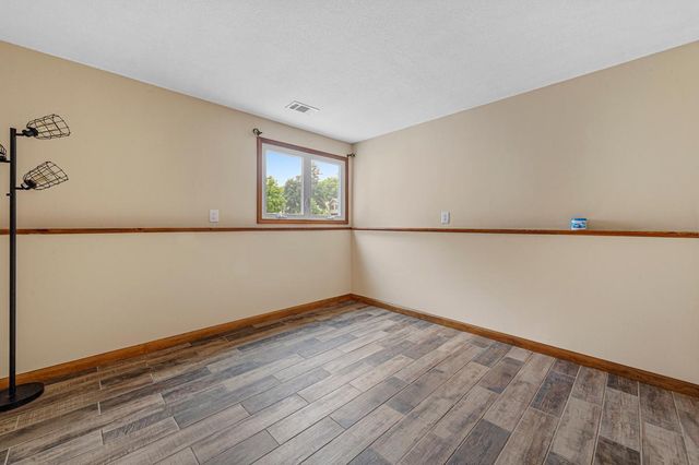1674 Walnut Lane, Eagan, MN 55122