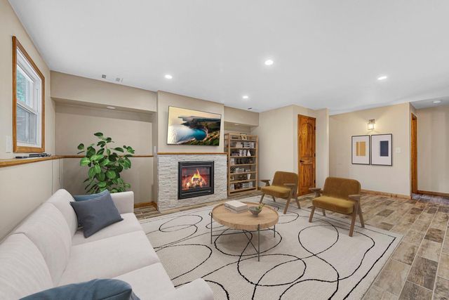 1674 Walnut Lane, Eagan, MN 55122