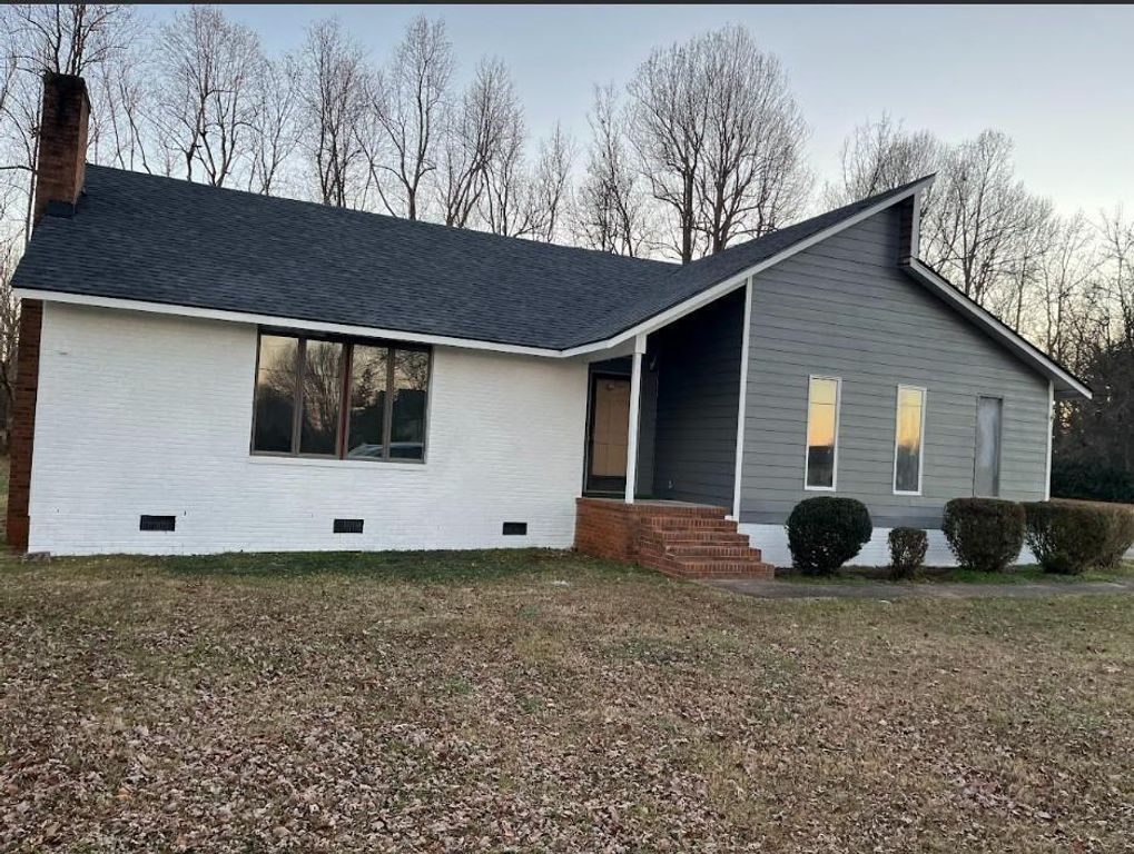 2144 S Third Street, Mebane, NC 27302