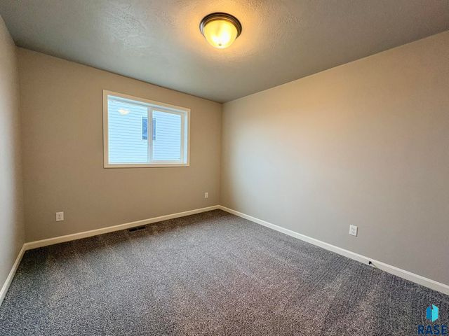 6205 W Valentine St Street, Sioux Falls, SD 57107