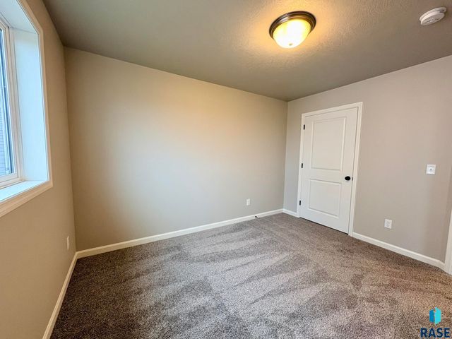 6205 W Valentine St Street, Sioux Falls, SD 57107