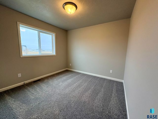 6205 W Valentine St Street, Sioux Falls, SD 57107