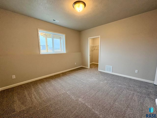 6205 W Valentine St Street, Sioux Falls, SD 57107