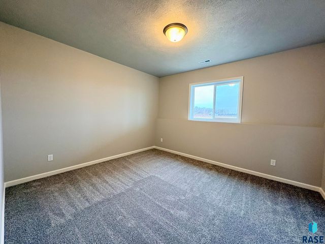 6205 W Valentine St Street, Sioux Falls, SD 57107