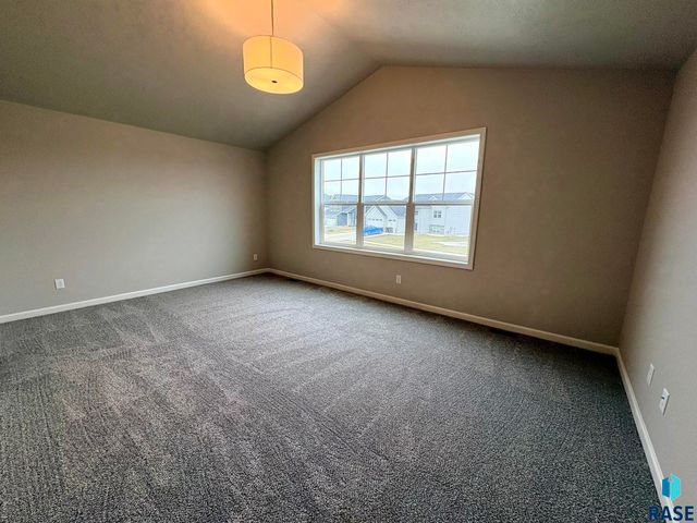 6205 W Valentine St Street, Sioux Falls, SD 57107