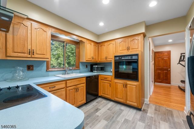 4 Harrison Rd, Roxbury Twp., NJ 07876