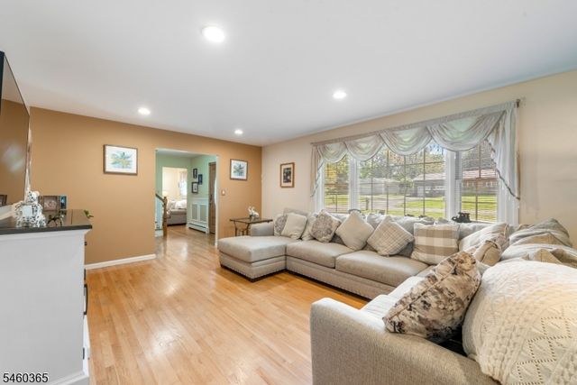 4 Harrison Rd, Roxbury Twp., NJ 07876