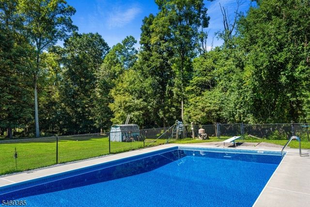 4 Harrison Rd, Roxbury Twp., NJ 07876