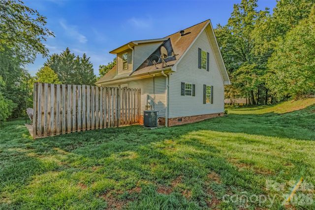 145 Wisconsin Avenue, Elkin, NC 28621