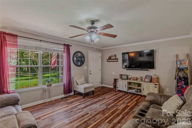 145 Wisconsin Avenue, Elkin, NC 28621