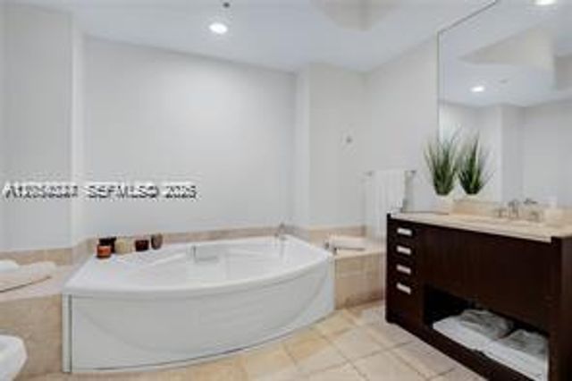 18201 Collins Ave PH5502, Sunny Isles Beach, FL 33160