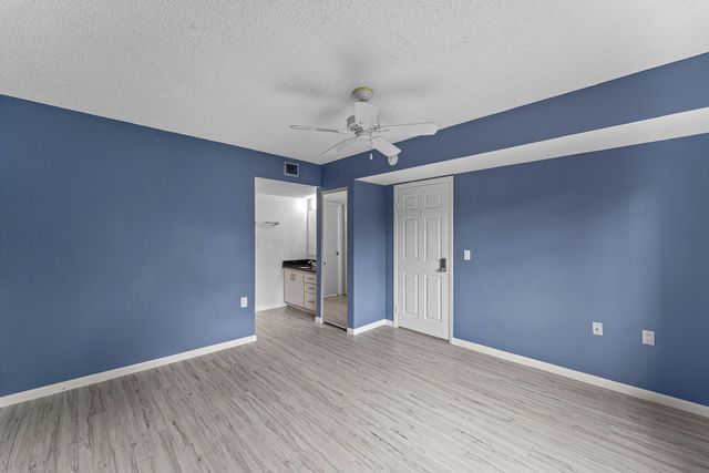 6097 Balboa Circle 202, Boca Raton, FL 33433