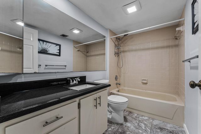 6097 Balboa Circle 202, Boca Raton, FL 33433