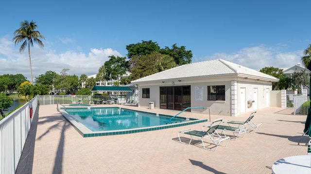 6097 Balboa Circle 202, Boca Raton, FL 33433