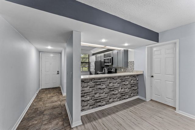 6097 Balboa Circle 202, Boca Raton, FL 33433