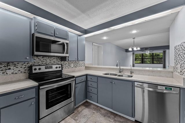 6097 Balboa Circle 202, Boca Raton, FL 33433