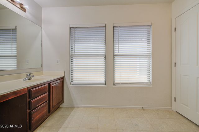 6321 W HARWELL Road, Laveen, AZ 85339