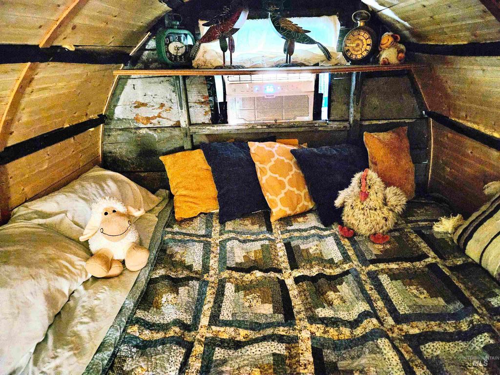 Address unavailable. photo 27