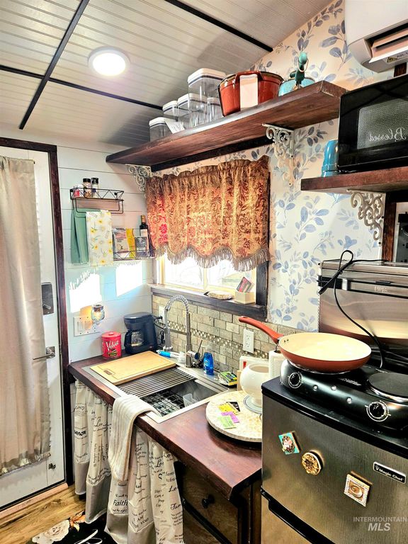 Address unavailable. photo 29