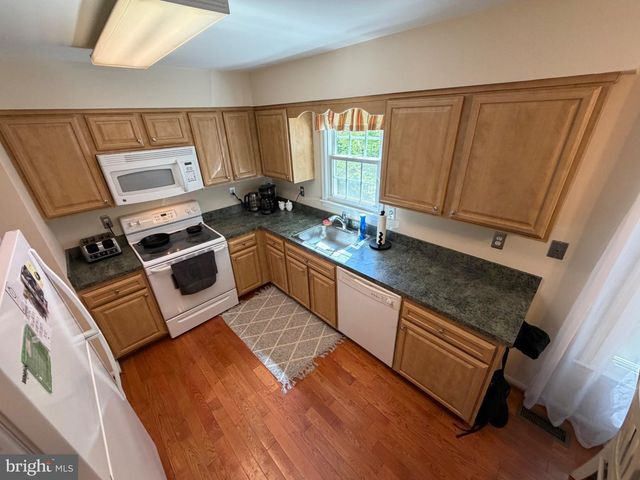 10313 LATNEY RD, Fairfax, VA 22032
