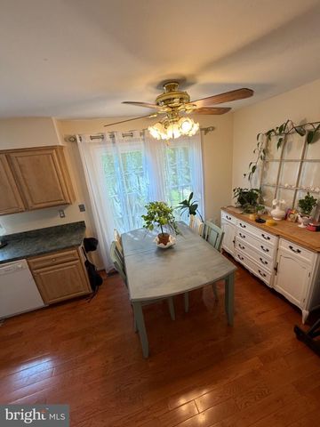 10313 LATNEY RD, Fairfax, VA 22032