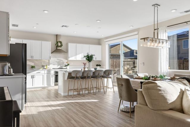 8285 Courage Dr, Sacramento, CA 95829