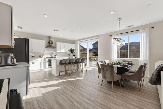 8285 Courage Dr, Sacramento, CA 95829