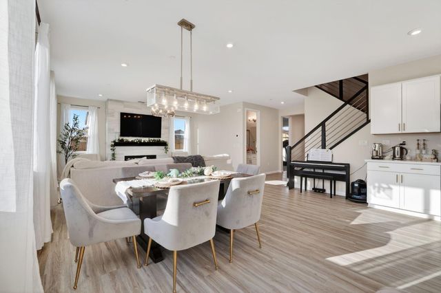 8285 Courage Dr, Sacramento, CA 95829