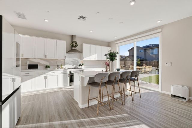 8285 Courage Dr, Sacramento, CA 95829