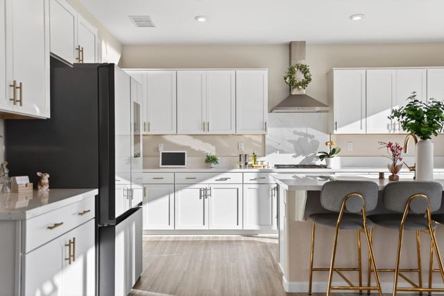 8285 Courage Dr, Sacramento, CA 95829