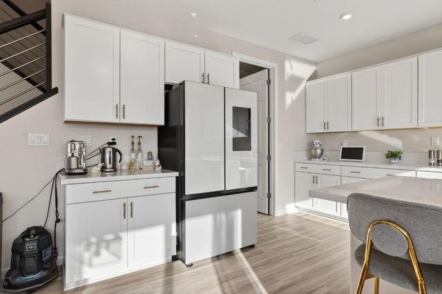 8285 Courage Dr, Sacramento, CA 95829