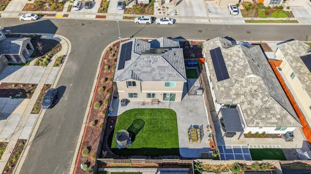 8285 Courage Dr, Sacramento, CA 95829