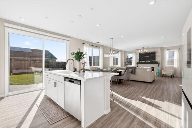 8285 Courage Dr, Sacramento, CA 95829